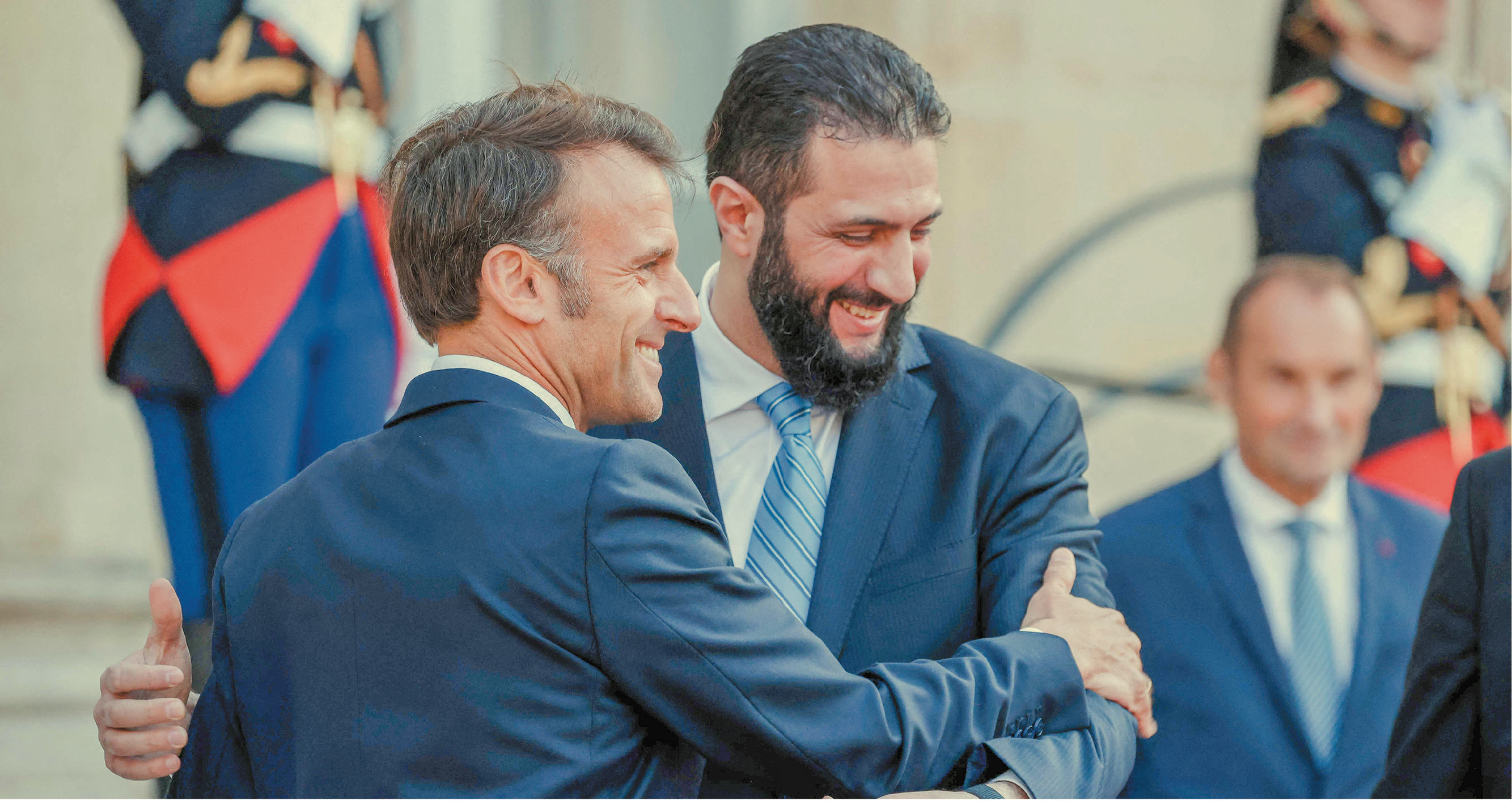 א־שרע עם נשיא צרפת עמנואל מקרון בפריז, בחודש מאי | AFP א־שרע עם נשיא צרפת עמנואל מקרון בפריז, בחודש מאי | AFP