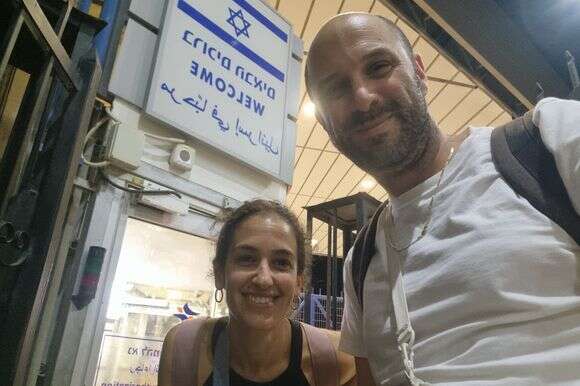 נסעתי ללונדון ופתאום אני במצרים. עם דנה במעבר הגבול | יאיר אגמון