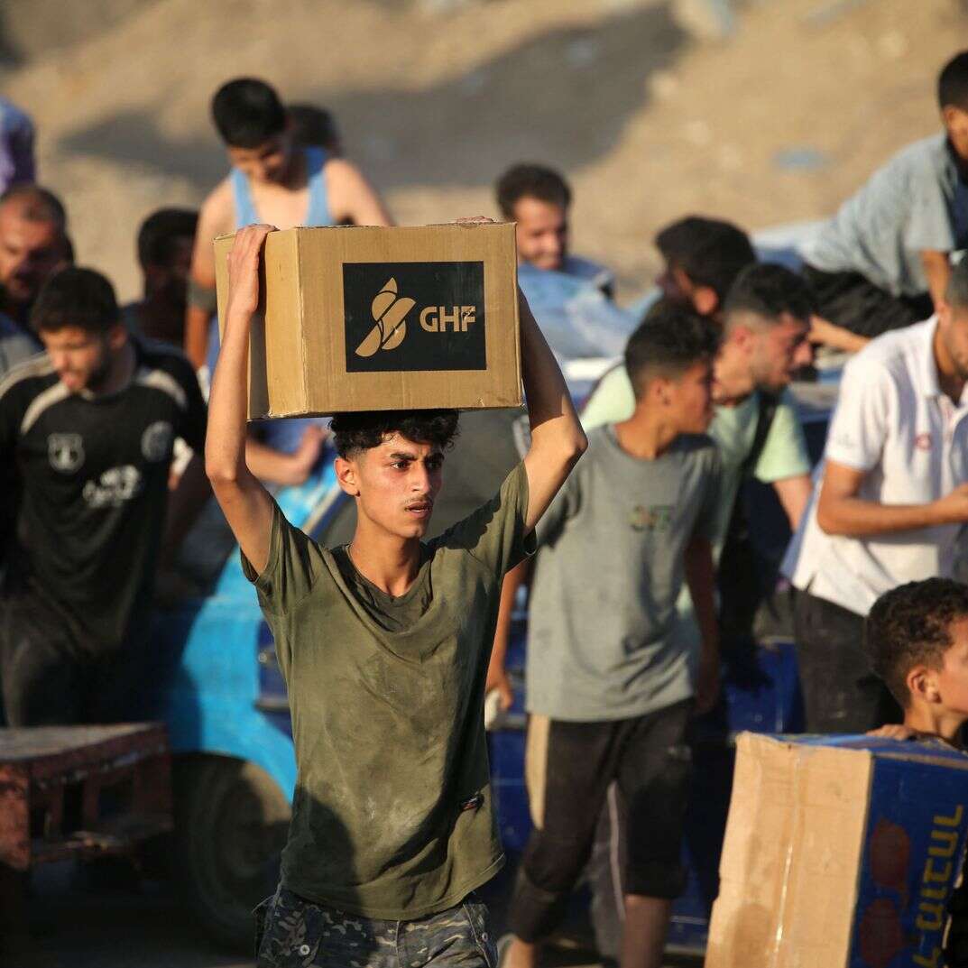 אזרחים עזתיים סמוך לאחד ממרכזי החלוקה של | AFP אזרחים עזתיים סמוך לאחד ממרכזי החלוקה של | AFP