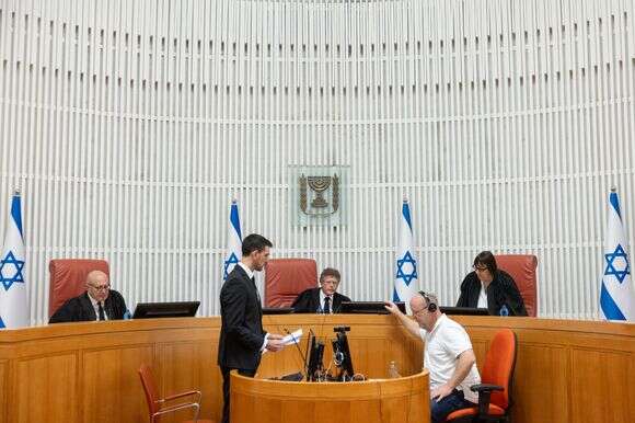שופטי בג"ץ, יצחק עמית, אלכס שטיין וגילה כנפי שטייניץ בדיון על מינוי ראש השב"כ | יונתן זינדל, פלאש 90