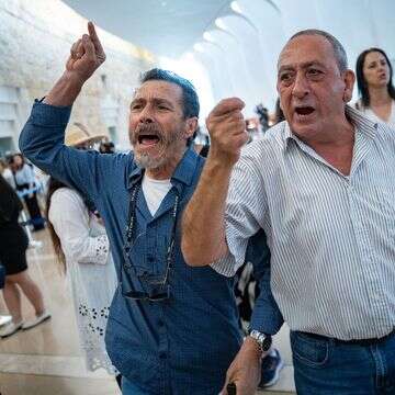 צעקות מחוץ לדיון בבג"ץ על מינוי ראש השב"כ | יונתן זינדל - פלאש 90