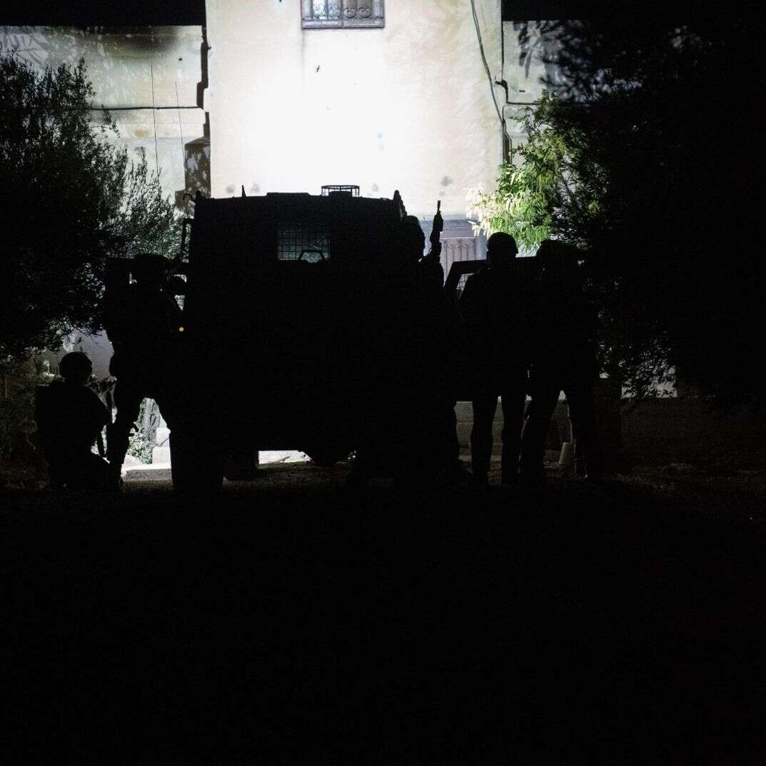 פעילות לילית למעצר חוליית הפעילים שהופעלה על-ידי כח ׳קדס׳ האיראני בסוריה | דובר צה"ל פעילות לילית למעצר חוליית הפעילים שהופעלה על-ידי כח ׳קדס׳ האיראני בסוריה | דובר צה"ל