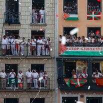 דגלי פלסטין בטקס פתיחת מרוץ השוורים בספרד | EPA