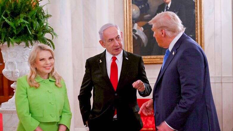 ראש הממשלה בנימין נתניהו ורעייתו שרה עם נשיא ארה"ב דונלד טראמפ בבית הלבן | אבי אוחיון - לע"מ ראש הממשלה בנימין נתניהו ורעייתו שרה עם נשיא ארה"ב דונלד טראמפ בבית הלבן | אבי אוחיון - לע"מ