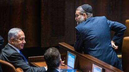 נתניהו עם גפני במליאת הכנסת | אוליבייה פיטוסי, פלאש 90