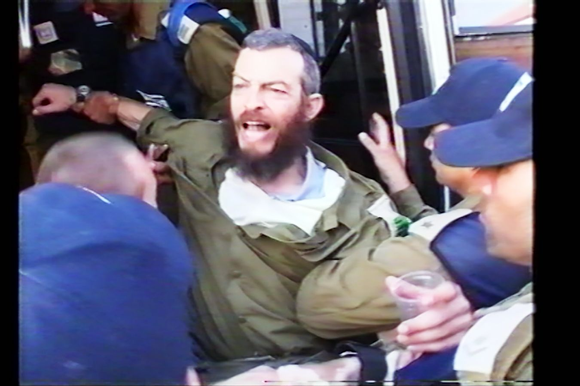 ד"ר סודי נמיר מפונה מגוש קטיף | באדיבות כאן 11 ד"ר סודי נמיר מפונה מגוש קטיף | באדיבות כאן 11
