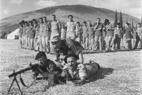 טבעי שישרתו ביחידה משלהם. אימוני ירי של מגויסים צ'רקסים למרגלות הר תבור, מלחמת העצמאות | באדיבות צה"ל ומערכת הביטחון טבעי שישרתו ביחידה משלהם. אימוני ירי של מגויסים צ'רקסים למרגלות הר תבור, מלחמת העצמאות | באדיבות צה"ל ומערכת הביטחון