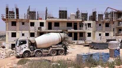 בנייה טרייה בשומרון, 2025. כשמסיימים לבנות לא בוער לבנות עוד שכונה חדשה | איי.אף.פי