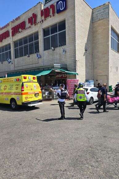 זירת הפיגוע בצומת גוש עציון | דוברות מד"א זירת הפיגוע בצומת גוש עציון | דוברות מד"א