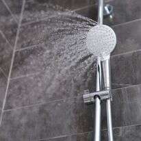 מקלחת | שאטרסטוק