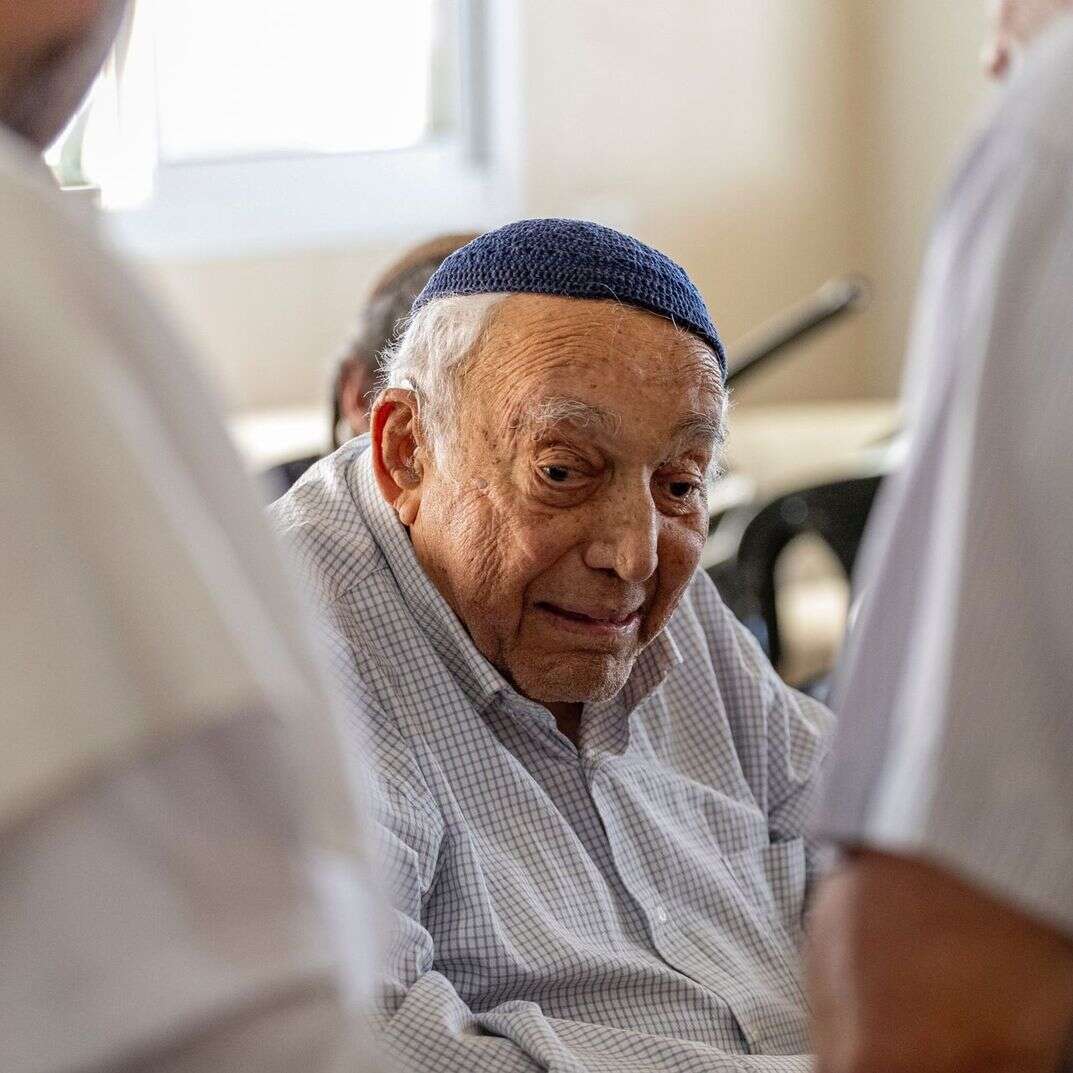 משה זר בניחום האבלים של דוד ליבי ז״ל, לפי חודש | נעמה שטרן משה זר בניחום האבלים של דוד ליבי ז״ל, לפי חודש | נעמה שטרן