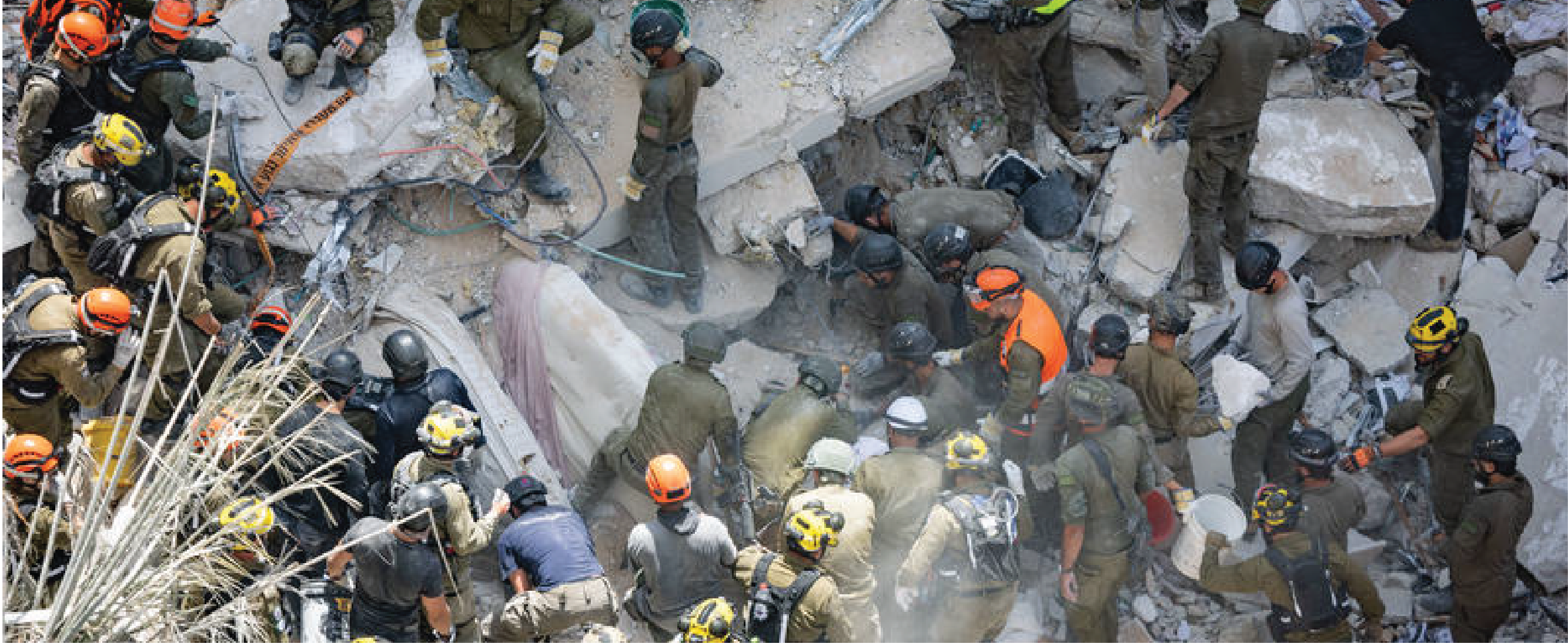 "האירוע הכי גדול היה בבת־ים, הכי מורכב היה בבאר־שבע". זירת ההרס בבת־ים | יונתן זינדל - פלאש 90 "האירוע הכי גדול היה בבת־ים, הכי מורכב היה בבאר־שבע". זירת ההרס בבת־ים | יונתן זינדל - פלאש 90