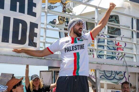 פעילים פרו-פלסטינים במשט לעזה | AFP