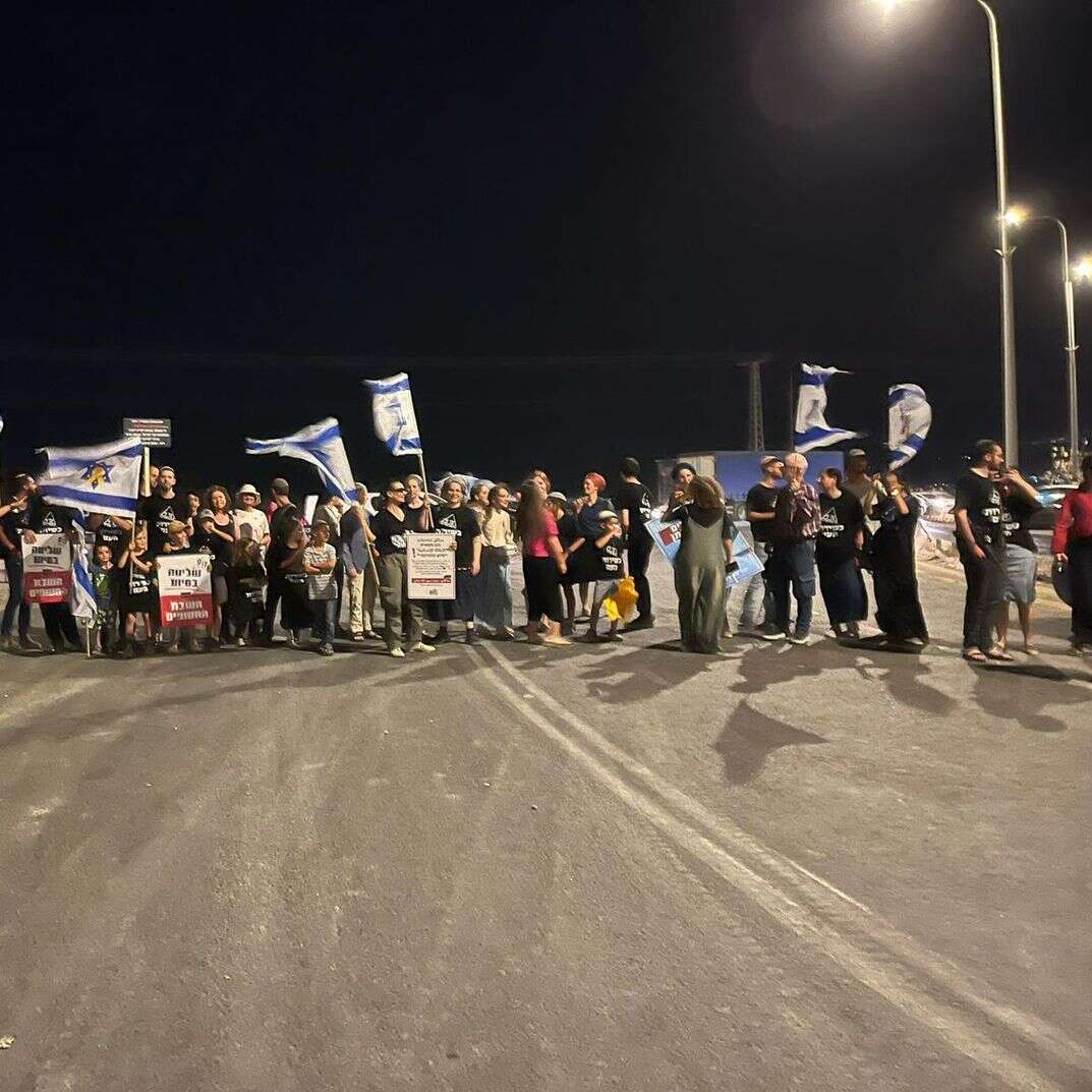 פעילי צו 9 חוסמים את משאיות הסיוע לחמאס | צו 9 פעילי צו 9 חוסמים את משאיות הסיוע לחמאס | צו 9