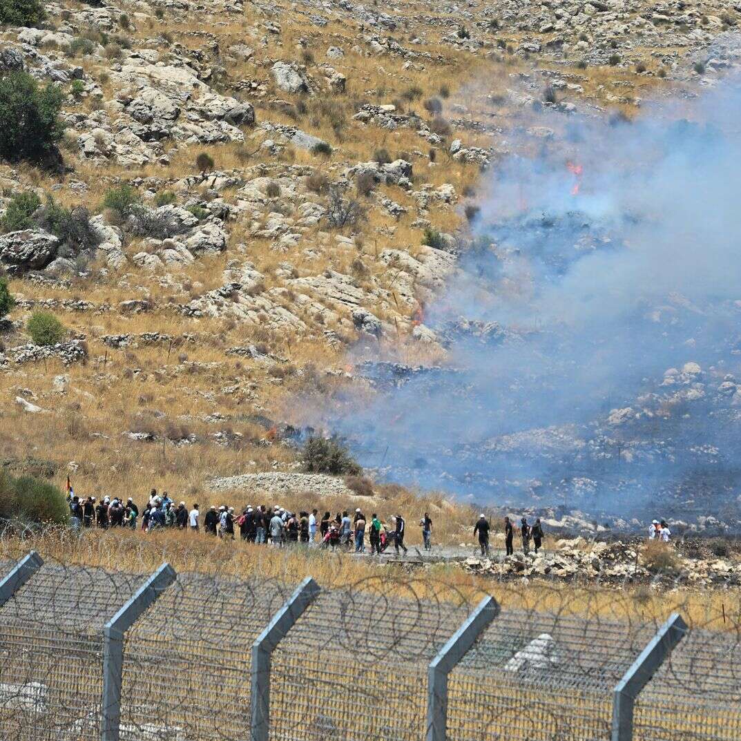 אזרחים דרוזים שחצו את גדר הגבול בין ישראל וסוריה | מיכאל גלעדי / פלאש 90 אזרחים דרוזים שחצו את גדר הגבול בין ישראל וסוריה | מיכאל גלעדי / פלאש 90