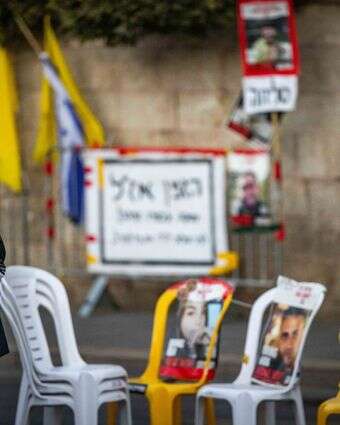 חלקים מרכזיים בחברה הישראלית, בשני המחנות, מתקשים להכיר בעצם הלגיטימיות של הוויכוח בנושא החטופים | יונתן זינדל - פלאש 90