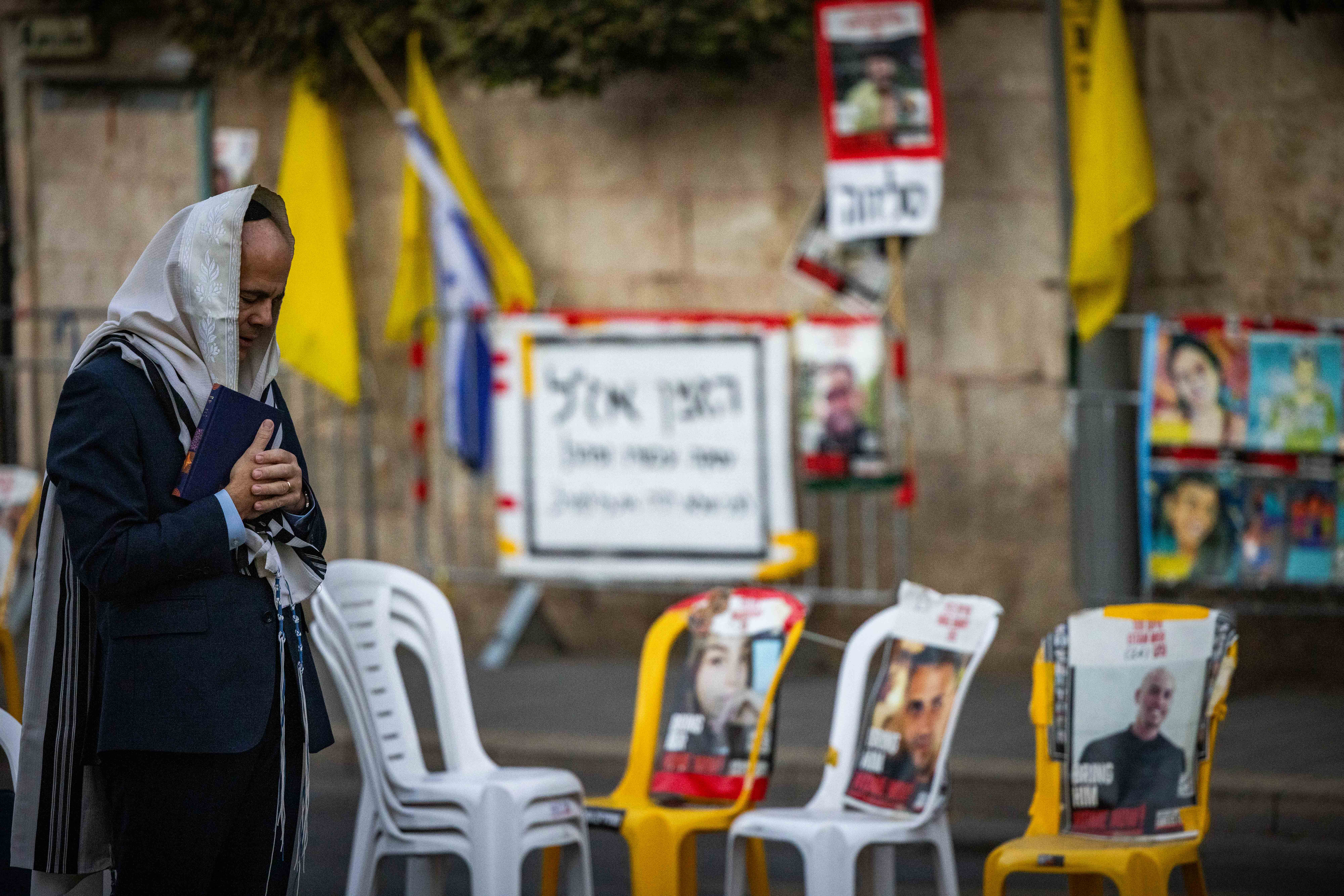 חיכיתי שהשמים ייפלו עלי אבל כולם באו לחבק אותי