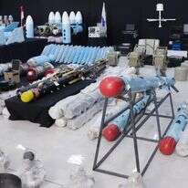 טילים שהיו על ספינת נשק שנשלחה מאיראן לחות'ים ונתפסה | U.S. Central Command