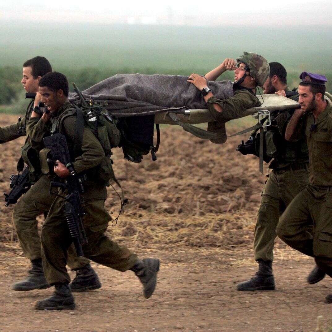 סחיבת אלונקה בתרגיל | אדי ישראל, פלאש 90 סחיבת אלונקה בתרגיל | אדי ישראל, פלאש 90