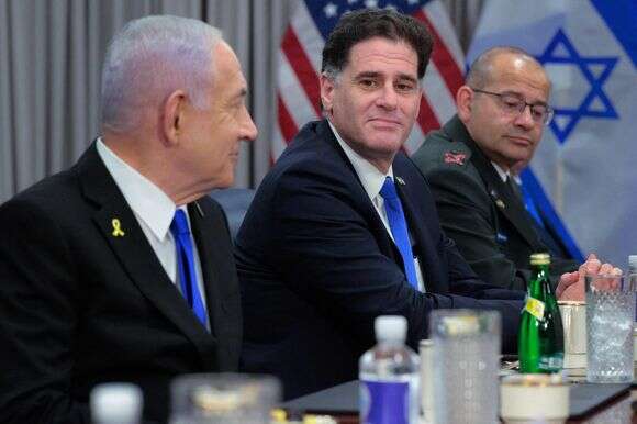 השר לנושאים אסטרטגיים רון דרמר עם נתניהו בפגישה עם מזכיר ההגנה האמריקני | AFP