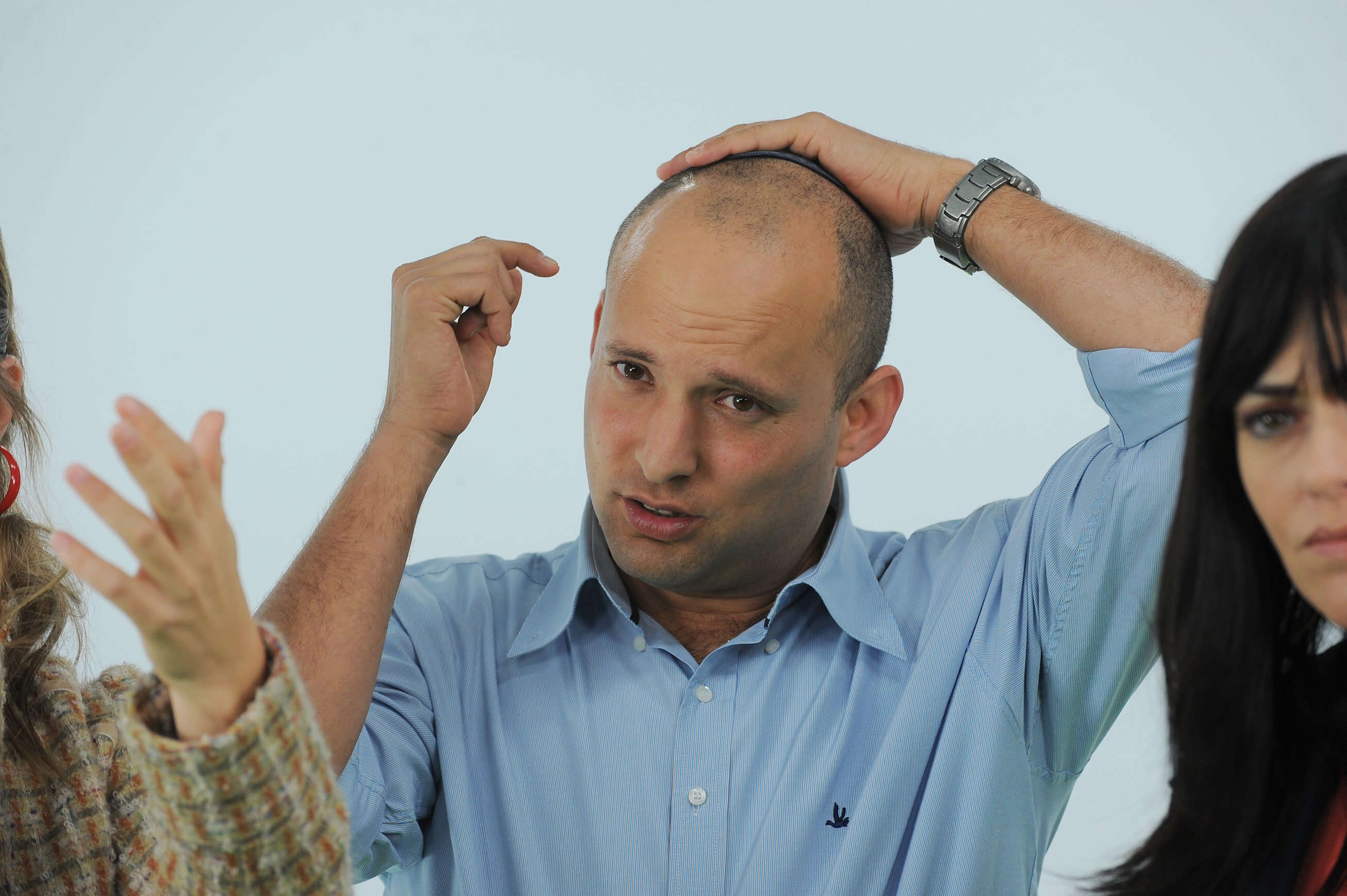 אורבך דימה את הציונות הדתית ליפהפייה נרדמת הממתינה לנסיך שיעיר אותה. נפתלי בנט בקמפיין הבחירות לבית היהודי | ראובן קסטרו