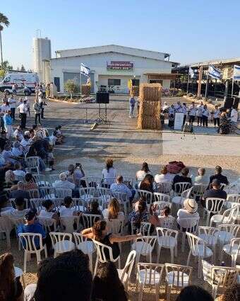טקס חניכת הרפת החדשה בקיבוץ כיסופים, השבוע | אלישיב רייכנר