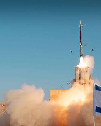 ניסוי במערכת היירוט "קלע דוד" | אגף דוברות ויחצ במשרד הביטחון ניסוי במערכת היירוט "קלע דוד" | אגף דוברות ויחצ במשרד הביטחון