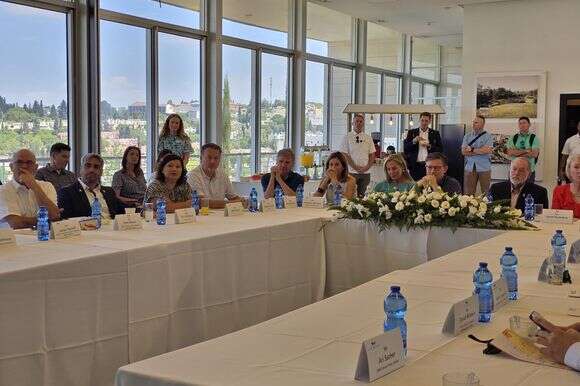 יו"ר בית הנבחרים האמריקני מייק ג'ונסון ושגריר ארצות הברית בישראל מייק האקבי בביקור באריאל | עיריית אריאל יו"ר בית הנבחרים האמריקני מייק ג'ונסון ושגריר ארצות הברית בישראל מייק האקבי בביקור באריאל | עיריית אריאל
