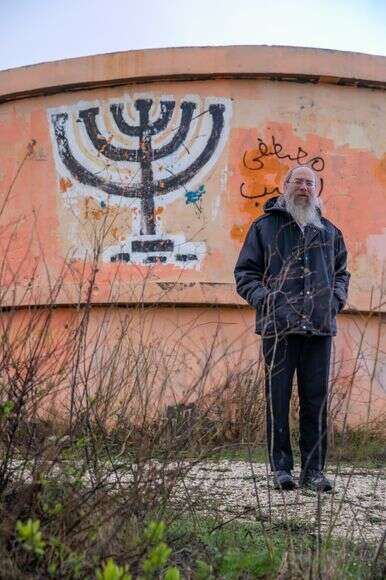"הם ישבו במערות ובאוהלים או תחת כיפת השמיים, בחום ובקור". ראש ישיבת חומש הרב אלישמע כהן | יוסי אלוני "הם ישבו במערות ובאוהלים או תחת כיפת השמיים, בחום ובקור". ראש ישיבת חומש הרב אלישמע כהן | יוסי אלוני