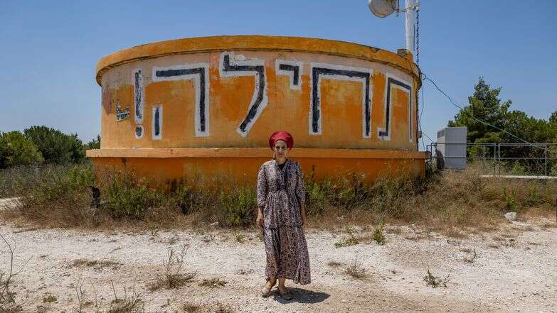 מנורה חזני | נעמה שטרן מנורה חזני | נעמה שטרן