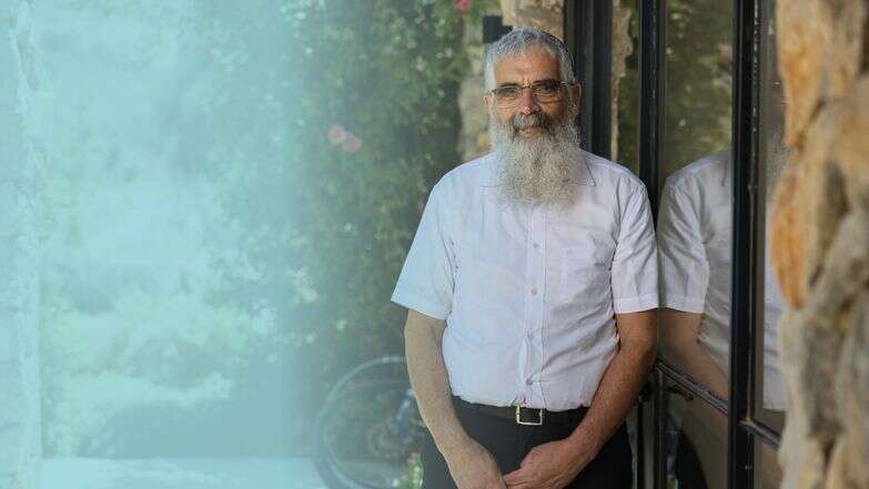 אהבה גנובה | לירון מולדובן