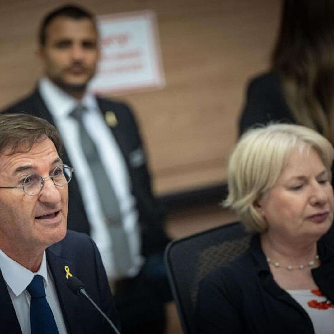 יו"ר ועדת חוץ וביטחון, ח"כ בועז ביסמוט, בדיון | יונתן זינדל, פלאש 90 יו"ר ועדת חוץ וביטחון, ח"כ בועז ביסמוט, בדיון | יונתן זינדל, פלאש 90