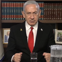 נתניהו עם כוס מים בפנייה לעם האיראני | מסך נתניהו עם כוס מים בפנייה לעם האיראני | מסך