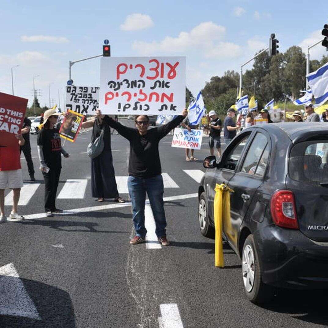 מפגינים בצומת העוגן | גילי יערי, פלאש 90
