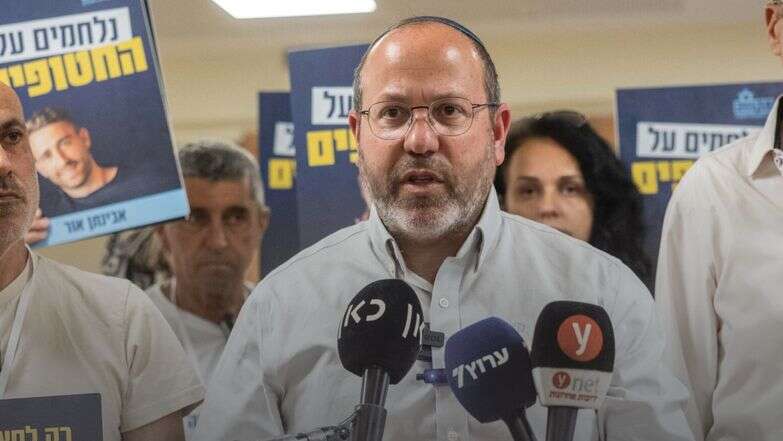 צביקה מור וראשי פורום תקווה | יונתן זינדל, פלאש 90 צביקה מור וראשי פורום תקווה | יונתן זינדל, פלאש 90