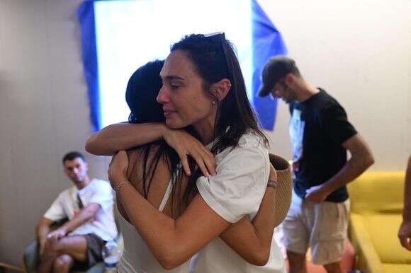 גל גדות בכיכר החטופים | ליאור רוטשטיין גל גדות בכיכר החטופים | ליאור רוטשטיין