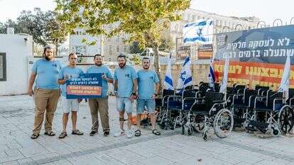 פורום פצועי המלחמה מחוץ לבית ראש הממשלה | אלקנה כהן