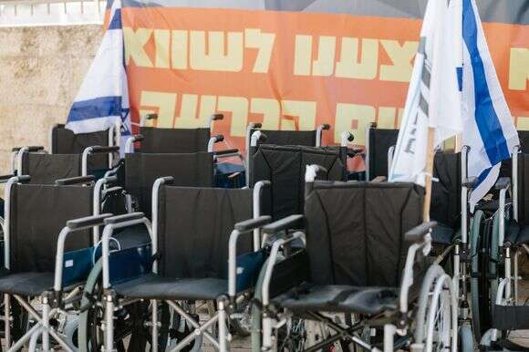 חברי פורום פצועי המלחמה מחוץ למשרד ראש הממשלה | אלקנה כהן חברי פורום פצועי המלחמה מחוץ למשרד ראש הממשלה | אלקנה כהן