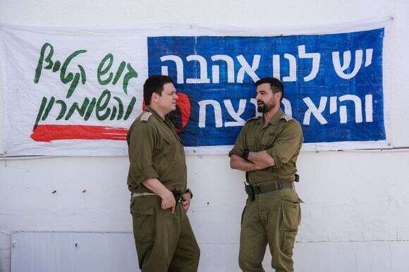 שוב משתפים פעולה. עמוס תמם ואוהד קנולר | דניאל אדרי שוב משתפים פעולה. עמוס תמם ואוהד קנולר | דניאל אדרי