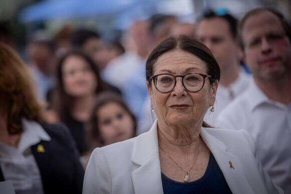 "כופפה את כל הנהלים כדי להגיע לתוצאה שרצתה". אסתר חיות | חיים גולדברג - פלאש 90 "כופפה את כל הנהלים כדי להגיע לתוצאה שרצתה". אסתר חיות | חיים גולדברג - פלאש 90