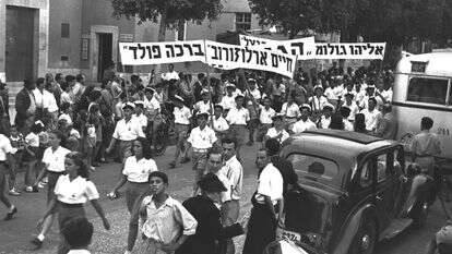 צעדת 1 במאי בתל־אביב, 1947 | האנס פין, לע"מ