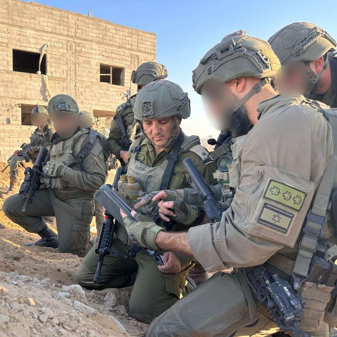 מפקד פיקוד הדרום, אלוף יניב עשור, מפקד אוגדה 36, מפקד חטיבת כפיר ומפקדים נוספים בנקודת ההיתקלות | דובר צה"ל מפקד פיקוד הדרום, אלוף יניב עשור, מפקד אוגדה 36, מפקד חטיבת כפיר ומפקדים נוספים בנקודת ההיתקלות | דובר צה"ל