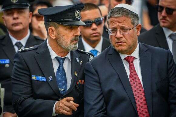 השר לבט"פ, איתמר בן גביר ומפכ"ל המשטרה דני לוי | Arie Leib Abrams/Flash90 השר לבט"פ, איתמר בן גביר ומפכ"ל המשטרה דני לוי | Arie Leib Abrams/Flash90