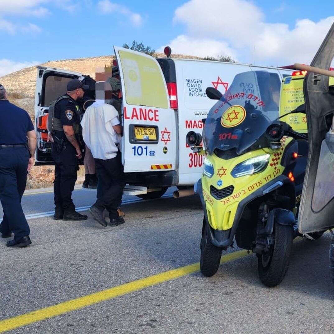 טיפול ברועה הצאן שנפצע ליד חוות גל יוסף, ביום חמישי | תיעוד מבצעי מד"א טיפול ברועה הצאן שנפצע ליד חוות גל יוסף, ביום חמישי | תיעוד מבצעי מד"א