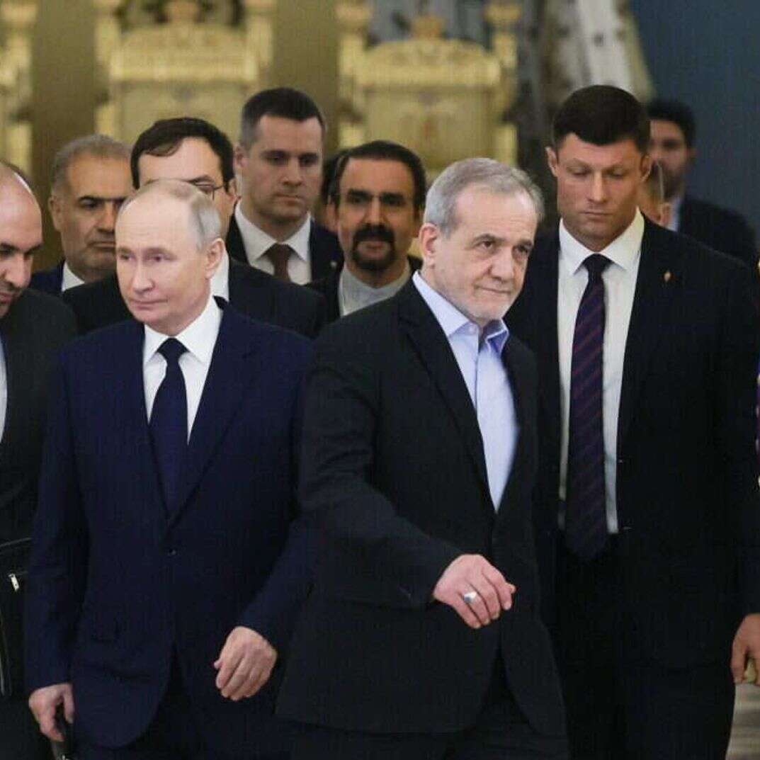 נשיא איראן מסעוד פזשכיאן ונשיא רוסיה ולדימיר פוטין בפגישה במוסקבה | EPA נשיא איראן מסעוד פזשכיאן ונשיא רוסיה ולדימיר פוטין בפגישה במוסקבה | EPA