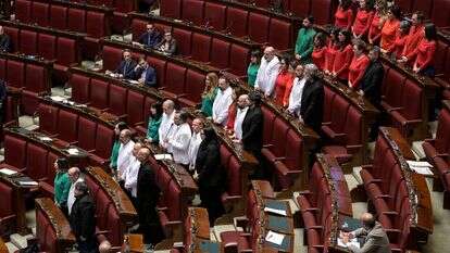 חברי פרלמנט איטלקים לבושים בצבעי דגל פלסטין | EPA/RICCARDO ANTIMIANI חברי פרלמנט איטלקים לבושים בצבעי דגל פלסטין | EPA/RICCARDO ANTIMIANI