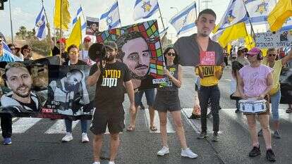 יום השיבוש: יותם כהן, אחיו של נמרוד כהן. צומת נען. כביש 40 | מטה משפחות החטופים