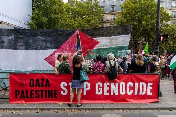 הפגנה פרו-פלסטינית בצרפת המאשימה את ישראל ברצח עם בעזה | EPA