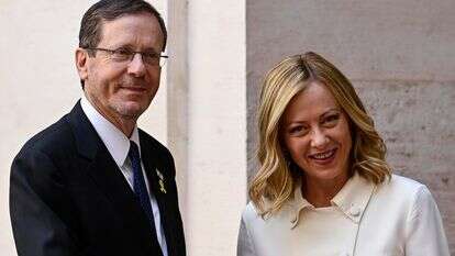 עומדת איתן מול הקמפיין האנטי־ציוני. ראש ממשלת איטליה, מלוני עם נשיא המדינה הרצוג | אי.פי.איי