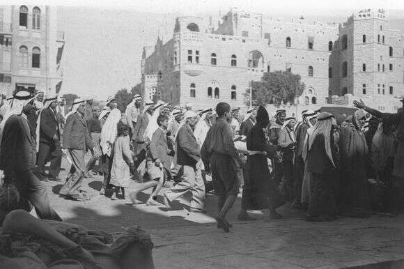 המתקפות הקטלניות התאפשרו בזכות רעשי עבודות הקידוח. ערבים שבים לבתיהם עם הסרת העוצר, בזמן המרד הערבי הגדול | אריק מטסון - לע"מ המתקפות הקטלניות התאפשרו בזכות רעשי עבודות הקידוח. ערבים שבים לבתיהם עם הסרת העוצר, בזמן המרד הערבי הגדול | אריק מטסון - לע"מ